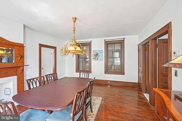 203 W BROAD ST, Burlington, NJ 08016