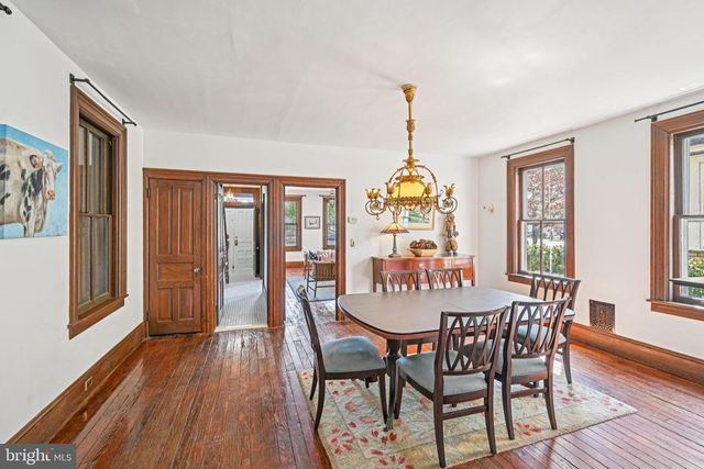 203 W BROAD ST, Burlington, NJ 08016