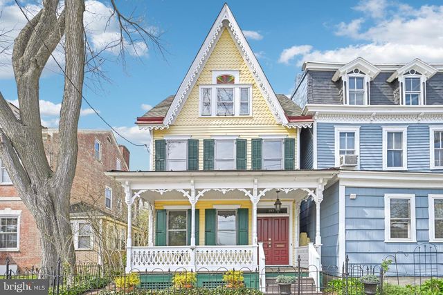 203 W BROAD ST, Burlington, NJ 08016