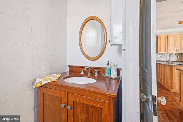 203 W BROAD ST, Burlington, NJ 08016