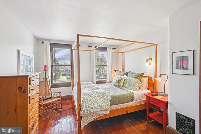 203 W BROAD ST, Burlington, NJ 08016