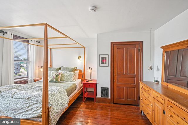 203 W BROAD ST, Burlington, NJ 08016