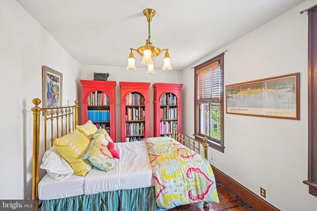 203 W BROAD ST, Burlington, NJ 08016