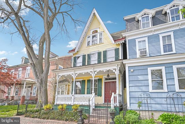 203 W BROAD ST, Burlington, NJ 08016