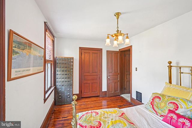 203 W BROAD ST, Burlington, NJ 08016