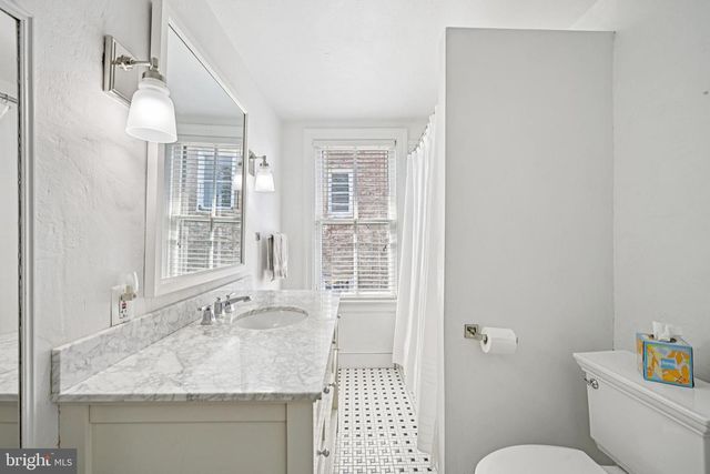 203 W BROAD ST, Burlington, NJ 08016