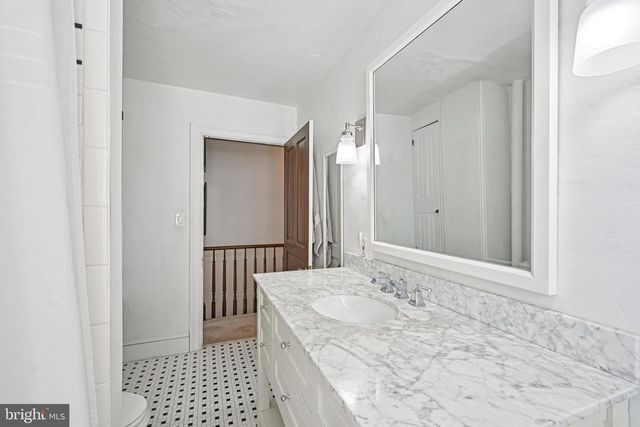 203 W BROAD ST, Burlington, NJ 08016