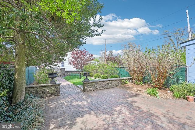 203 W BROAD ST, Burlington, NJ 08016