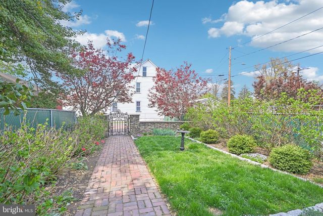 203 W BROAD ST, Burlington, NJ 08016