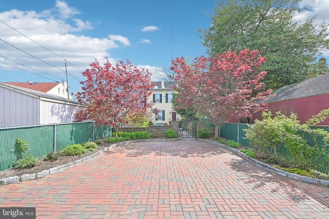 203 W BROAD ST, Burlington, NJ 08016