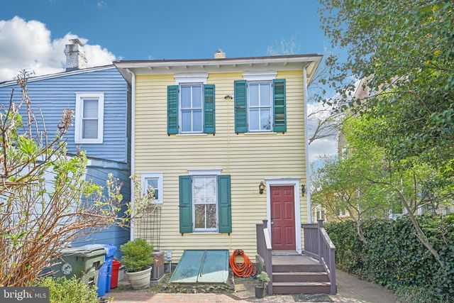 203 W BROAD ST, Burlington, NJ 08016