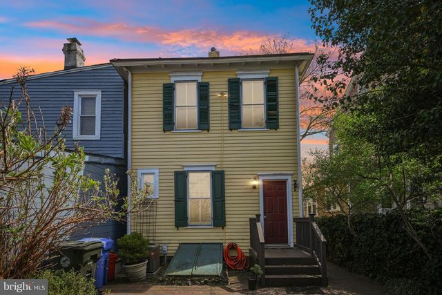 203 W BROAD ST, Burlington, NJ 08016