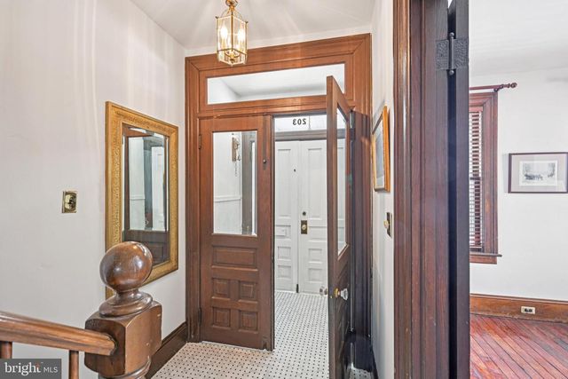 203 W BROAD ST, Burlington, NJ 08016