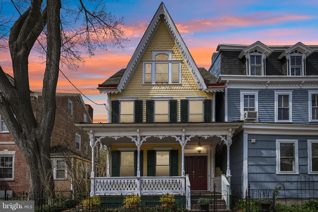 203 W BROAD ST, Burlington, NJ 08016