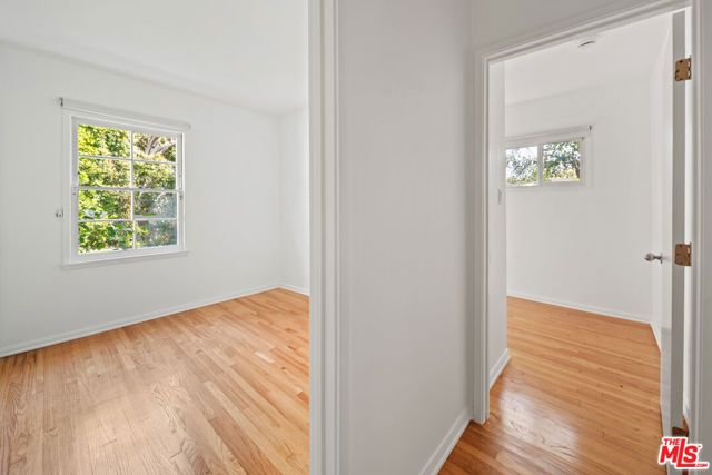 2124 Hillsboro Avenue, Los Angeles, CA 90034