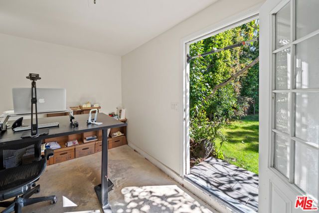 2124 Hillsboro Avenue, Los Angeles, CA 90034