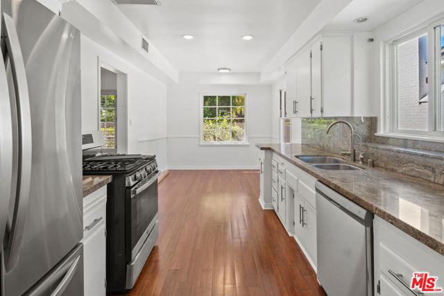 2124 Hillsboro Avenue, Los Angeles, CA 90034