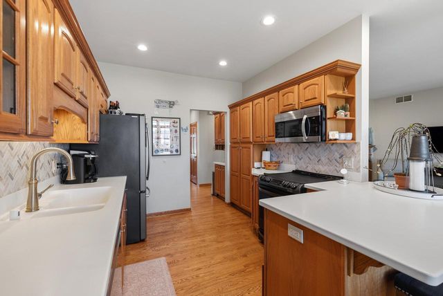 1668 Iroquois AVENUE, Grafton, WI 53024