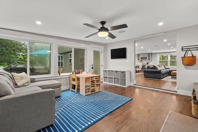 21 Arrowhead Rd, Topsfield, MA 01983