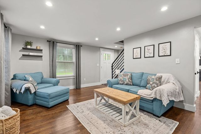 21 Arrowhead Rd, Topsfield, MA 01983