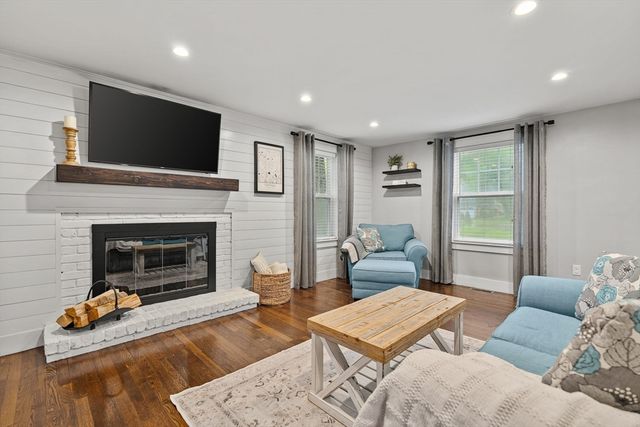 21 Arrowhead Rd, Topsfield, MA 01983