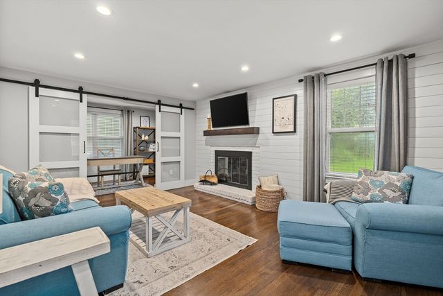 21 Arrowhead Rd, Topsfield, MA 01983