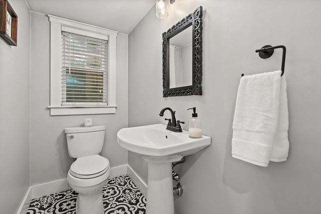 21 Arrowhead Rd, Topsfield, MA 01983