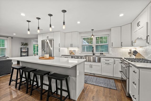 21 Arrowhead Rd, Topsfield, MA 01983