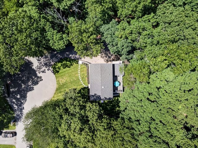 21 Arrowhead Rd, Topsfield, MA 01983