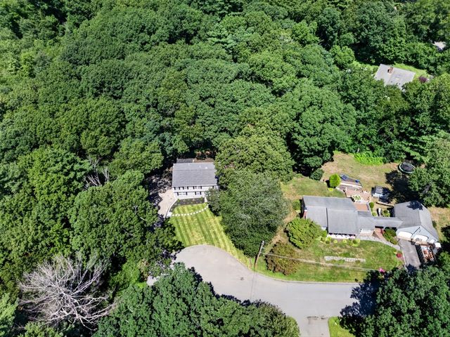 21 Arrowhead Rd, Topsfield, MA 01983