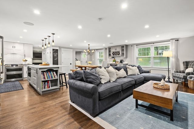 21 Arrowhead Rd, Topsfield, MA 01983