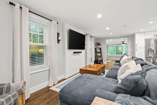 21 Arrowhead Rd, Topsfield, MA 01983