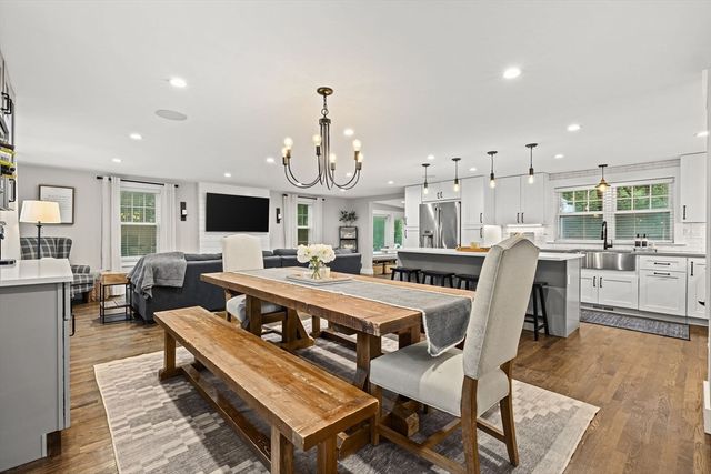 21 Arrowhead Rd, Topsfield, MA 01983