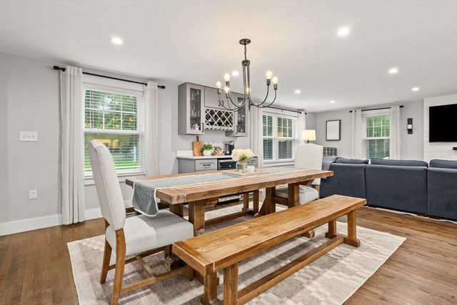21 Arrowhead Rd, Topsfield, MA 01983