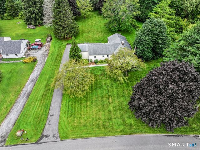 11 Jefferson Drive, New Milford, CT 06776