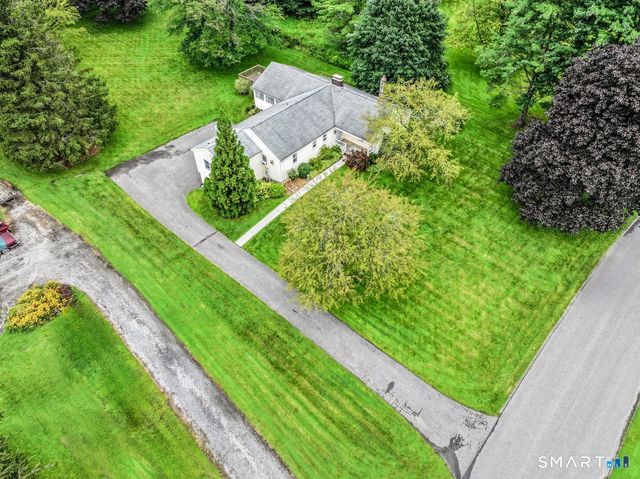 11 Jefferson Drive, New Milford, CT 06776