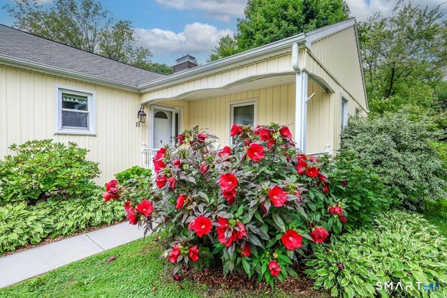 11 Jefferson Drive, New Milford, CT 06776