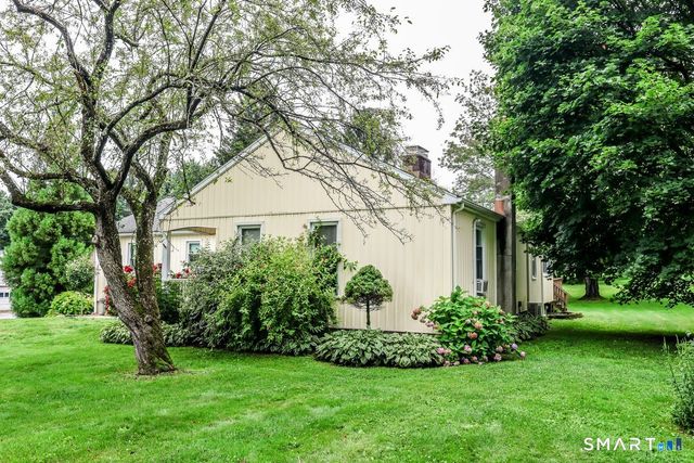 11 Jefferson Drive, New Milford, CT 06776
