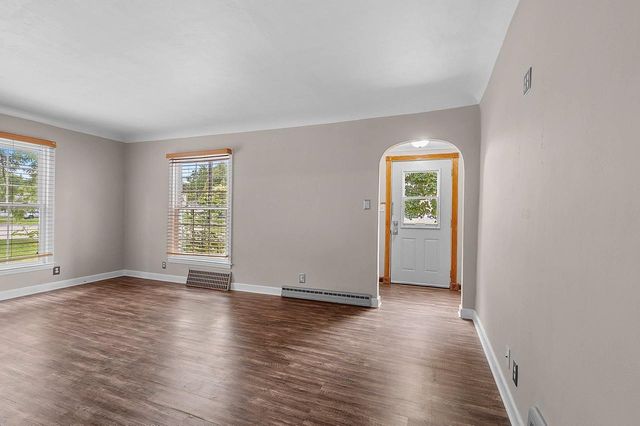 2214 N DIVISION STREET, Appleton, WI 54911
