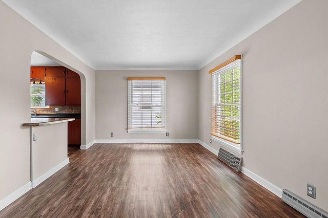 2214 N DIVISION STREET, Appleton, WI 54911