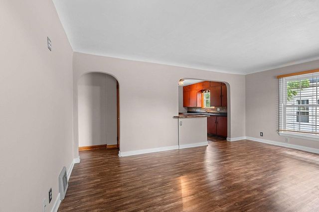 2214 N DIVISION STREET, Appleton, WI 54911