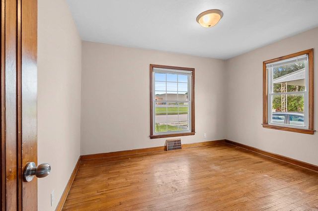 2214 N DIVISION STREET, Appleton, WI 54911