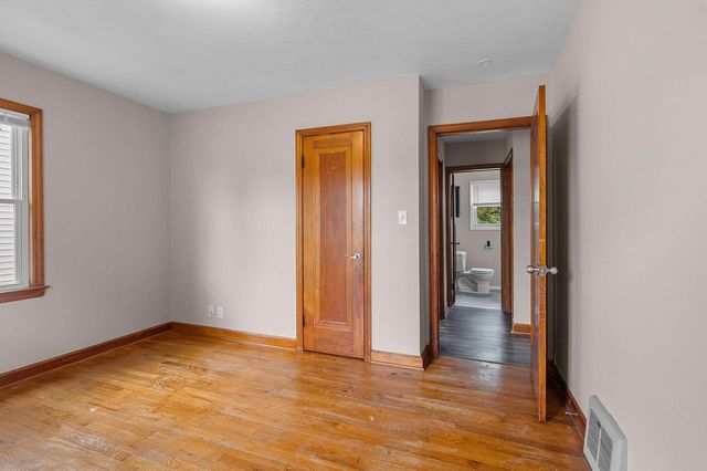 2214 N DIVISION STREET, Appleton, WI 54911