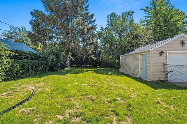2214 N DIVISION STREET, Appleton, WI 54911