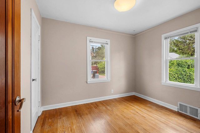 2214 N DIVISION STREET, Appleton, WI 54911