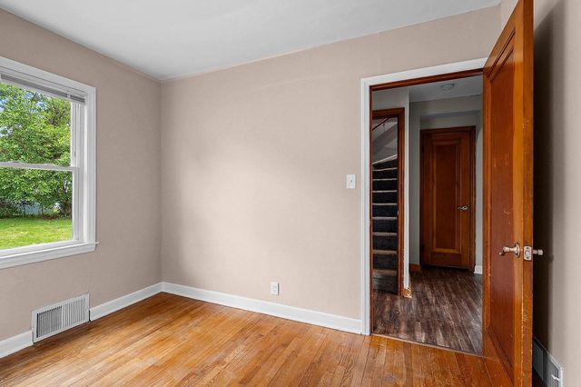 2214 N DIVISION STREET, Appleton, WI 54911