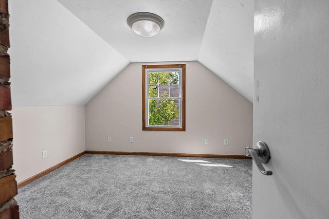 2214 N DIVISION STREET, Appleton, WI 54911