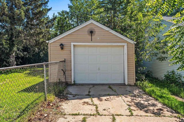 2214 N DIVISION STREET, Appleton, WI 54911