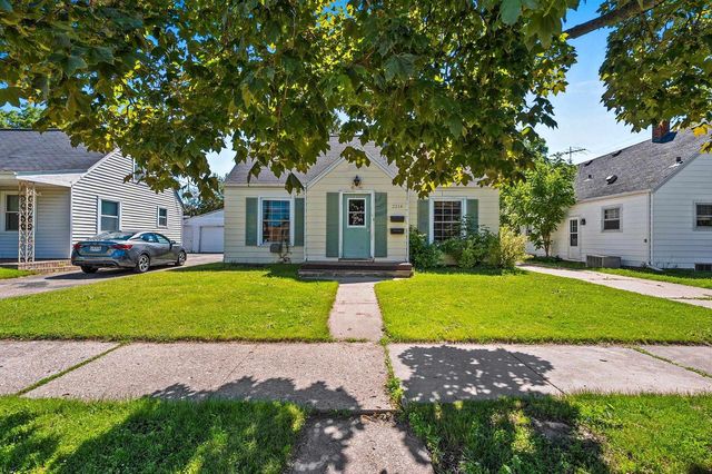 2214 N DIVISION STREET, Appleton, WI 54911