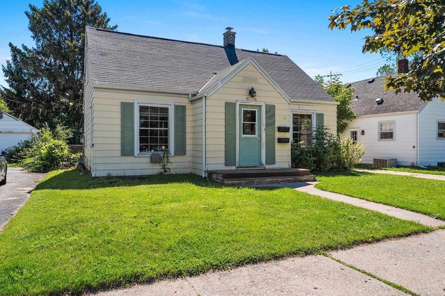 2214 N DIVISION STREET, Appleton, WI 54911